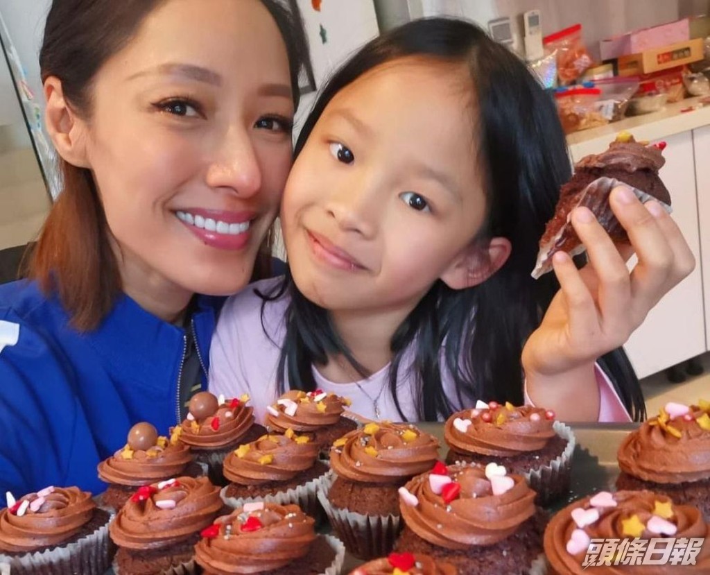 蔣怡廚藝了得，整餅成為親子樂。